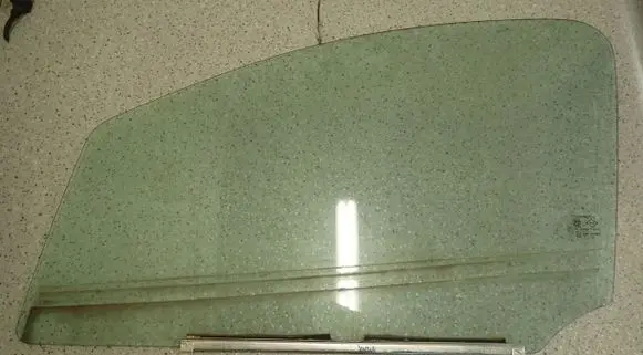 Suzuki Alto Sliding door window/glass 