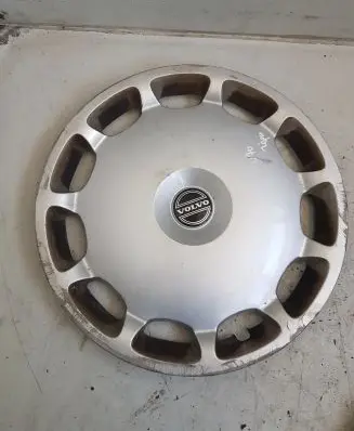 Volvo V70 R16 wheel hub/cap/trim 30714561