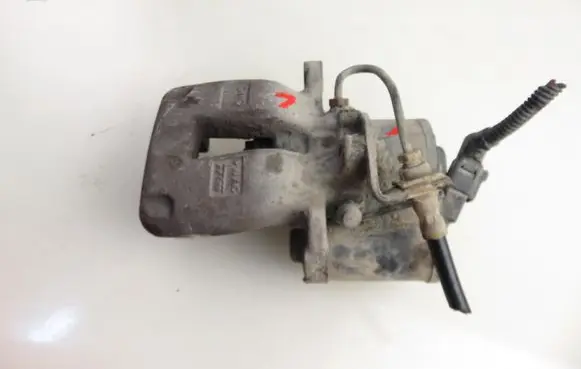 Volkswagen PASSAT B6 Rear brake caliper 