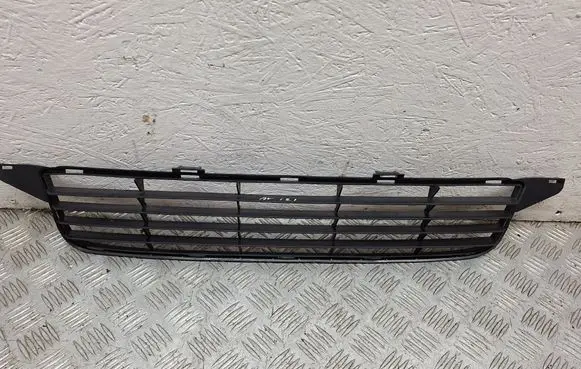 Toyota Avensis T270 Front bumper lower grill 5311205080