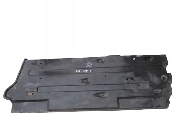 Center/middle under tray cover