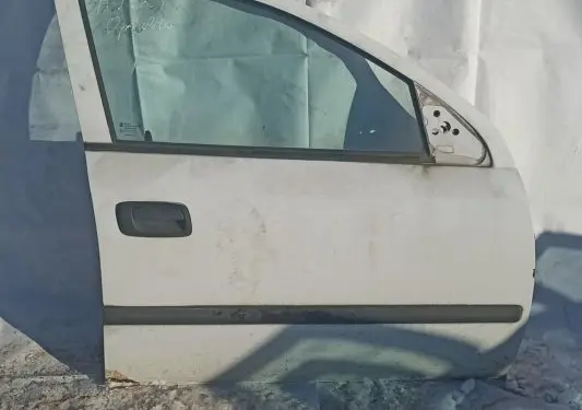 Opel Astra G Front door Balta