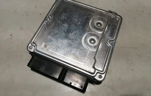 Volkswagen Golf Plus Engine control unit/module 03G906016R 0281012220
