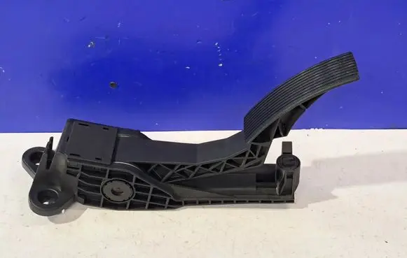 Mercedes-Benz GL X164 Accelerator throttle pedal A1643000104