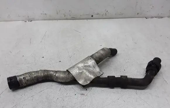 Volkswagen PASSAT B6 Engine coolant pipe/hose