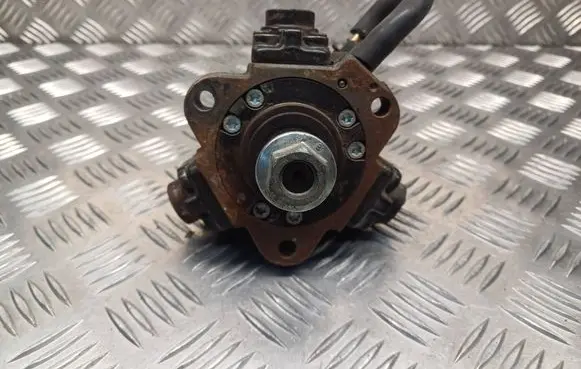 Opel Combo D Fuel injection high pressure pump 55237688 0445010305