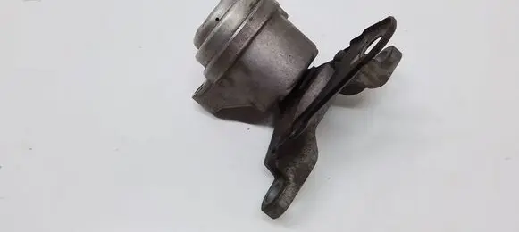 Volvo V70 Engine mount bracket 31277689