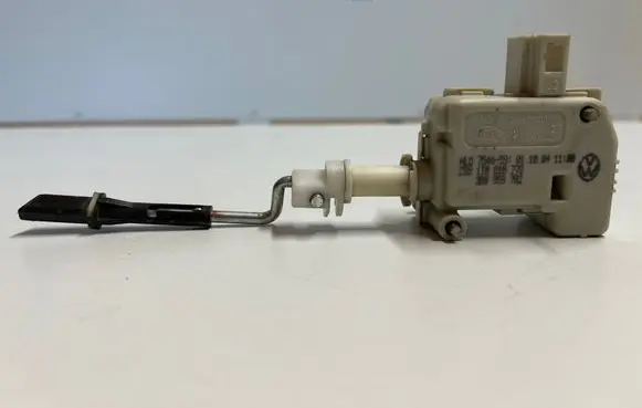 Volkswagen Touran I Central locking motor 1T0810773 3B0959782
