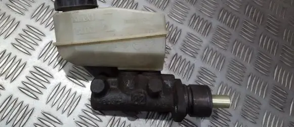 Master brake cylinder