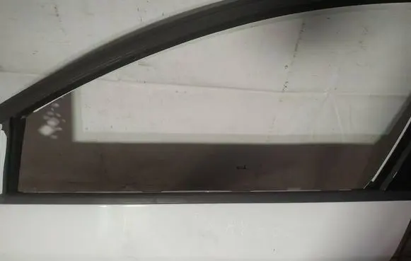 Front door glass trim molding