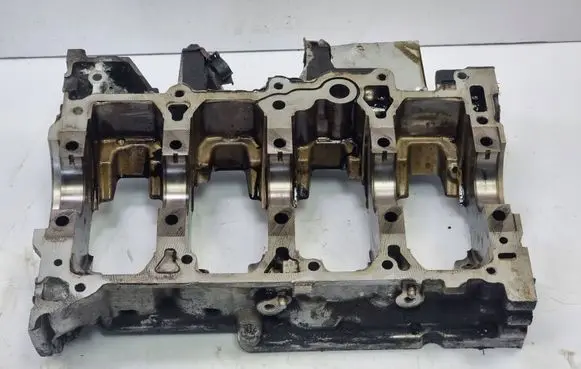 Toyota Auris 150 Other engine bay part