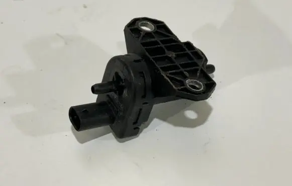 Peugeot 308 Vacuum valve 9813294880