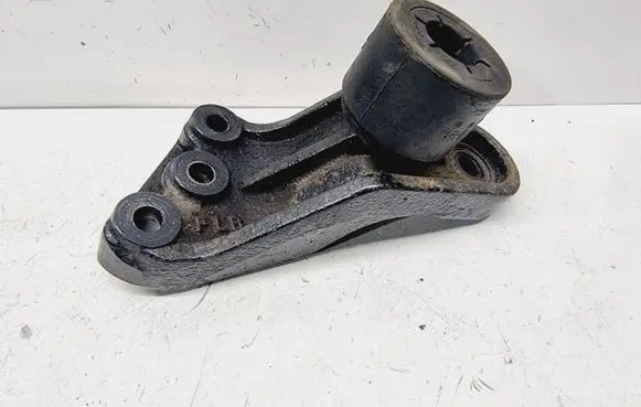 KIA Sportage Engine mounting bracket 218202Y600 218252Y600