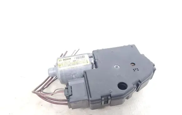 Volkswagen Golf V Sunroof motor/actuator 8R0959591 0390200074