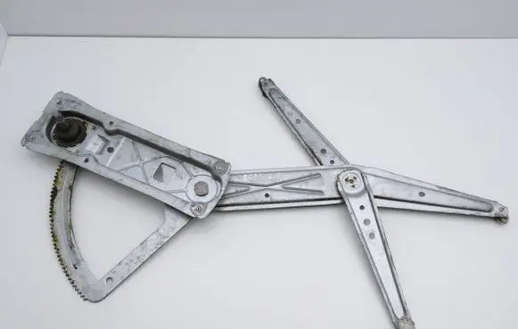 Opel Corsa B Front door manual window regulator 90388865