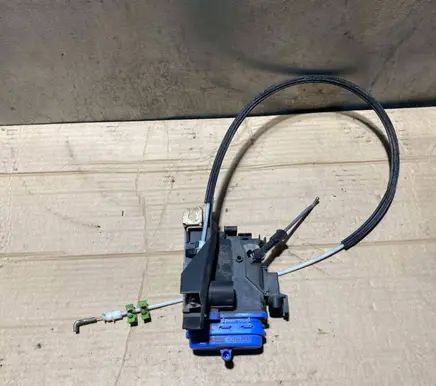 Audi A8 S8 D2 4D Rear door lock 4D0839016