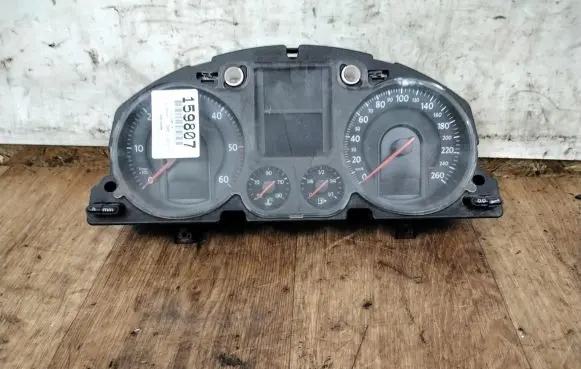 Volkswagen PASSAT B6 Speedometer (instrument cluster)