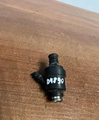 BMW X3 E83 Fuel injector D3768FA D4890