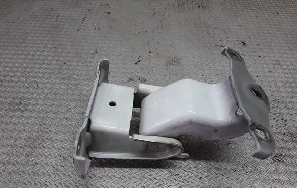 Opel Vivaro Loading door lower hinge 