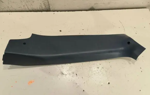 Chevrolet Suburban (D)pillar trim (top) 15667416 15655686