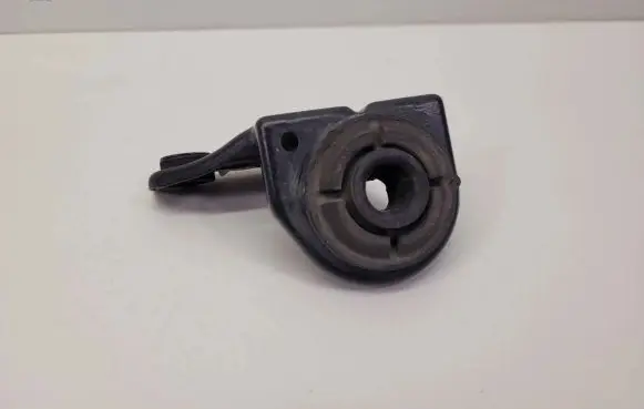 Radiator mount bracket