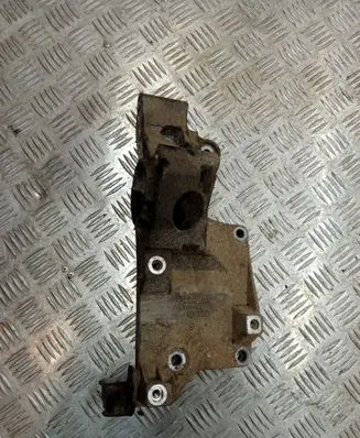 Engine mounting bracket
