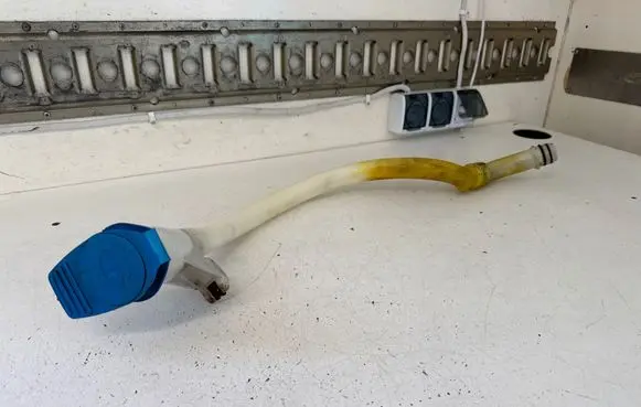 Volkswagen Multivan T5 Window washer liquid tank fill tube 7H0955463