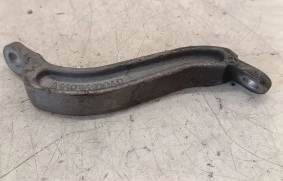 Mercedes-Benz A W169 Engine mounting bracket A1693610040