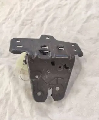 Volvo S60 Tailgate/trunk/boot lock/catch/latch 32131356