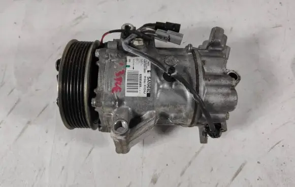 Renault Captur II Air conditioning (A/C) compressor (pump) 926005450R