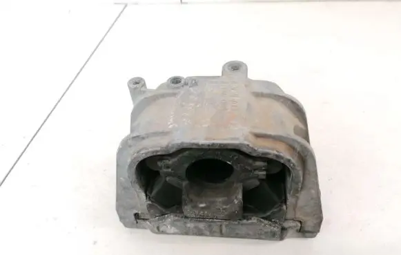 Volkswagen Touran I Engine mount bracket 1K0199262