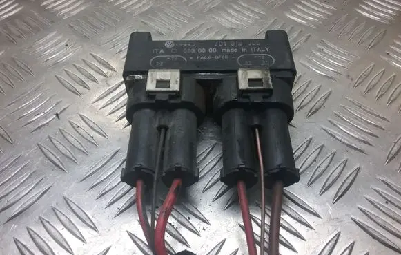 Volkswagen Transporter - Caravelle T4 Coolant fan relay 701919506