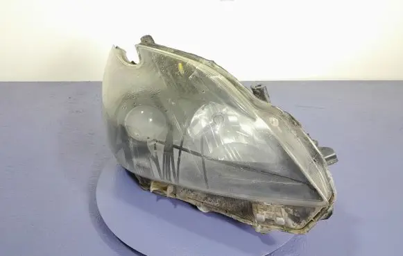 Toyota Prius (XW30) Headlight/headlamp