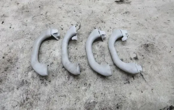 Volkswagen PASSAT B7 Front interior roof grab handle