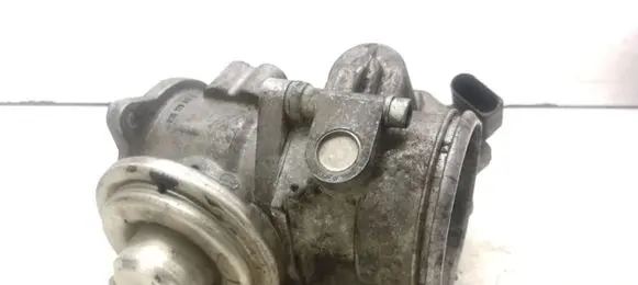 Volkswagen Touran I Throttle valve 038129637D