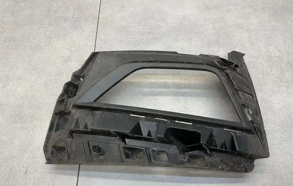 Volkswagen Polo VI Front fog light trim/grill 2GS853665A