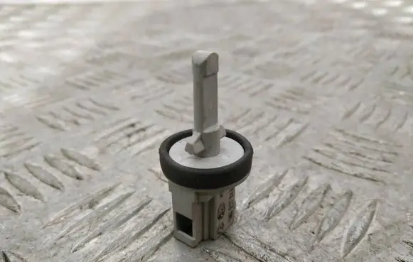 Audi A3 S3 8P Oil temperature sensor 1K0907543A