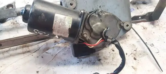 Front wiper linkage and motor