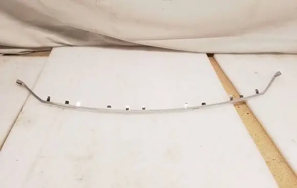 Front bumper splitter molding