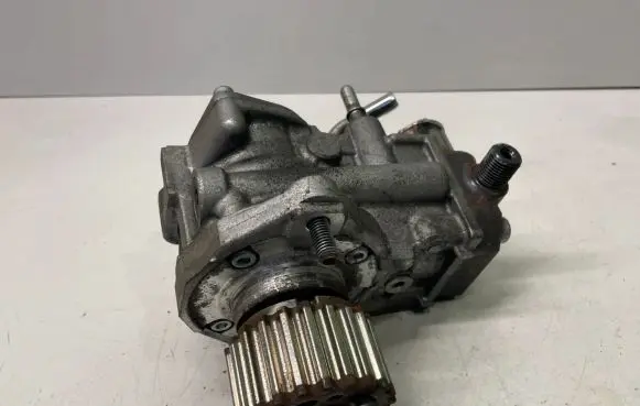 Volvo V60 Fuel injection high pressure pump VEA132360020AAA 31405129