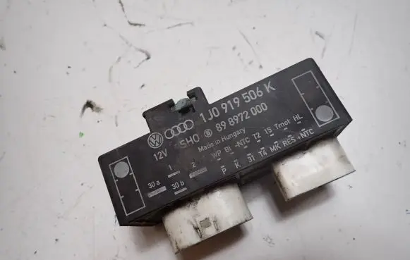 Volkswagen Golf IV Coolant fan relay 1J0919506K