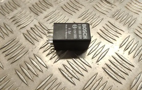 Audi A4 S4 B8 8K Glow plug pre-heat relay 4E0907282A 0281003029