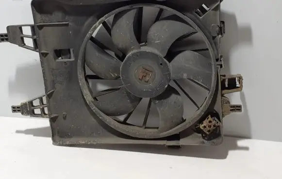 Renault Kangoo II Radiator cooling fan shroud 7701069288