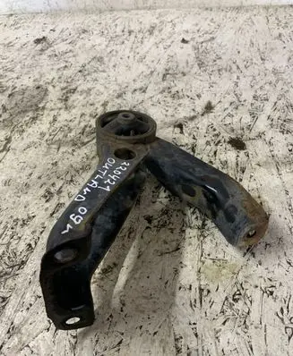 Mitsubishi Outlander Engine mount bracket