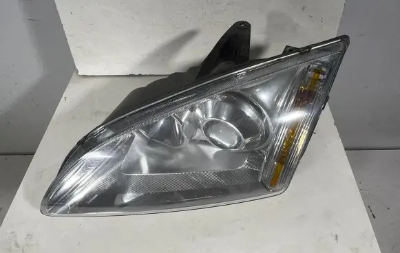 Ford Focus Headlight/headlamp 4M5113W030EE