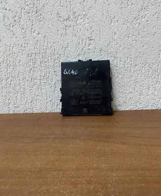 Lexus RX 330 - 350 - 400H Keyless (KESSY) go control unit/module 8999048450 2325008696
