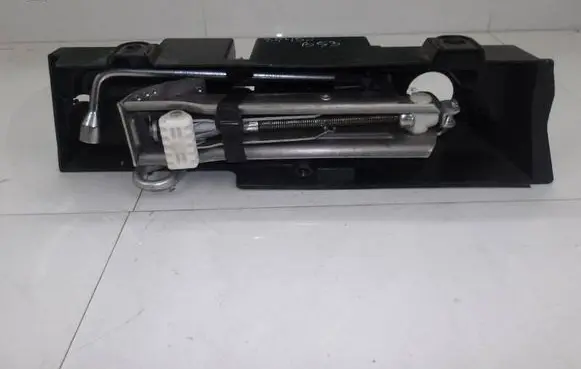 Mercedes-Benz C W204 Tool box A2048990314