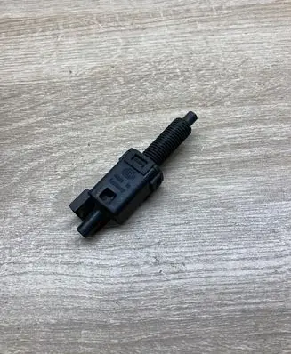 Audi A4 S4 B5 8D Brake pedal sensor switch 811907343B