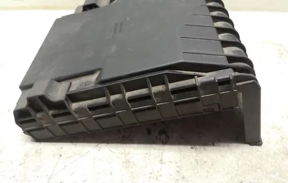 Volkswagen PASSAT B7 Fuse box cover 1K0937132F