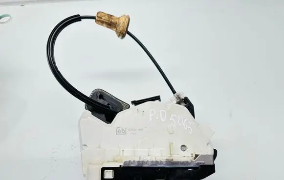 Volkswagen Jetta VI Front door lock